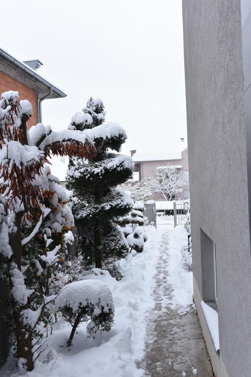 Blue House Apartment Ni Εξωτερικό φωτογραφία
